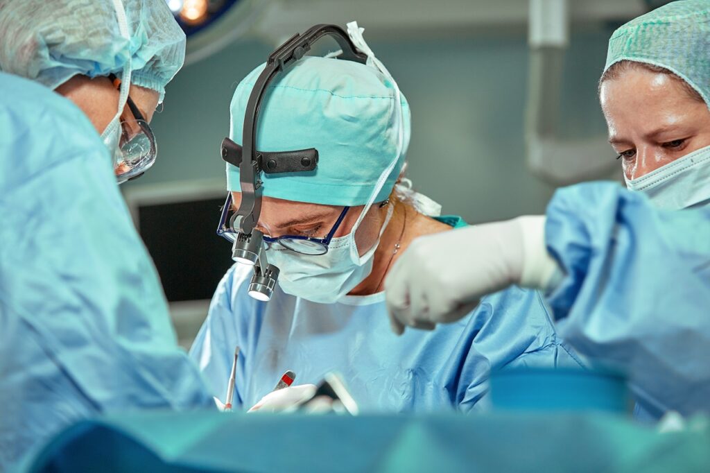 Spine Surgeons in Frisco, Texas – Difference Between Orthopedic Surgeons and Neurosurgeons